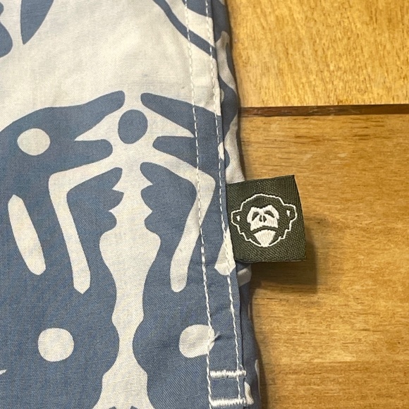 Howler Brothers Monoloha “Bone Idols” Button Up Shirt Size Large - Picture 4 of 16